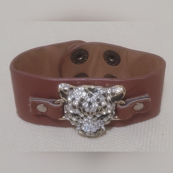 Leopard Cat Faux Leather Bracelet Gold Tone Jeweled Face Adjustable Snap - Picture 8 of 11
